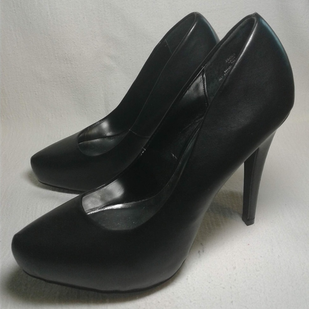 Classic Eva & Zoe Black High Heels